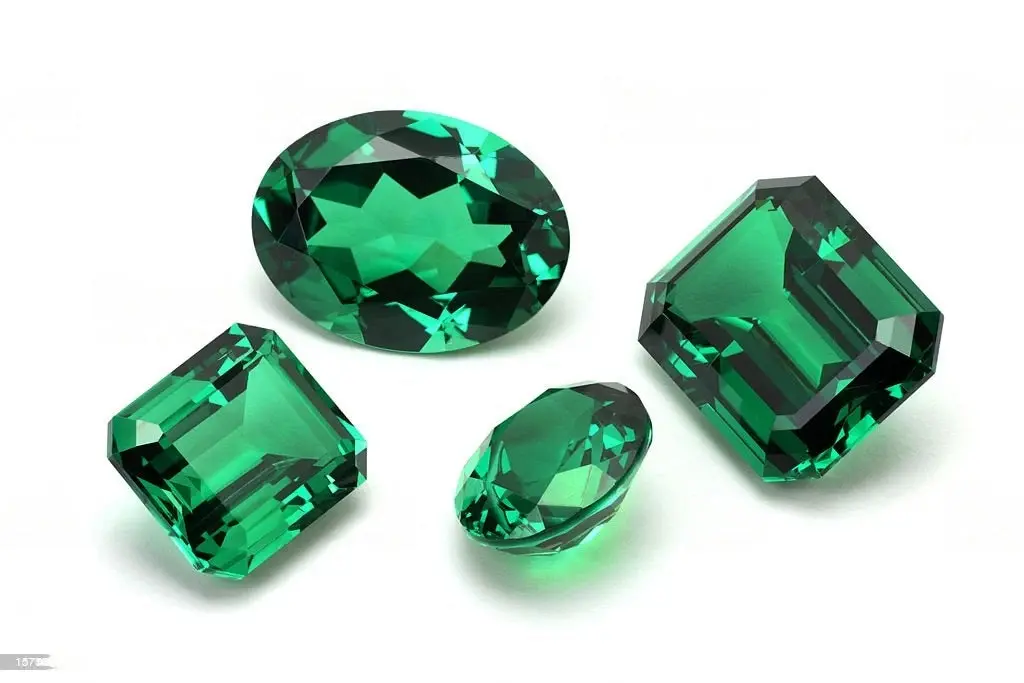 Emerald (Panna) – Wisdom, Communication & Prosperity